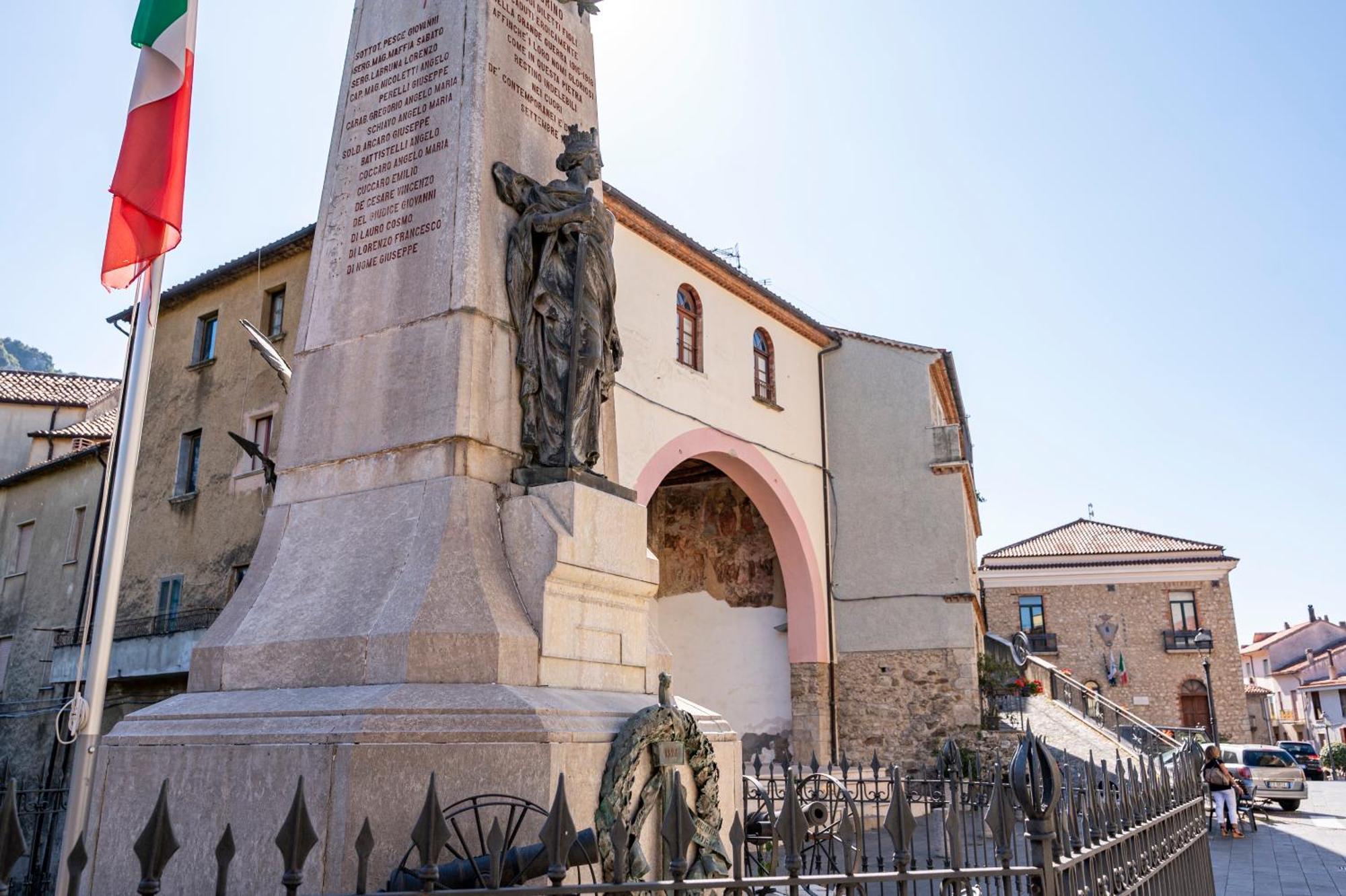 Piazza Laurino Apartments Basic Excursions Alto Cilento Pellegrinaggio Giubilare Экстерьер фото