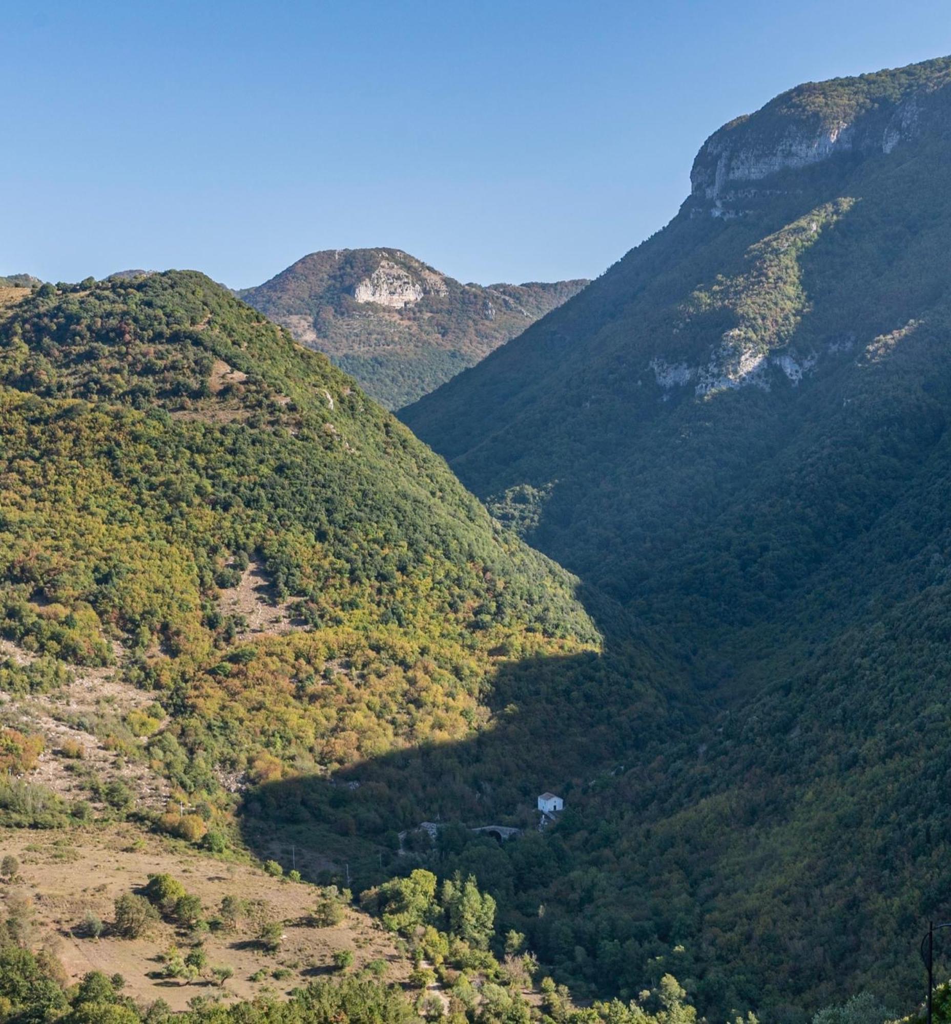 Piazza Laurino Apartments Basic Excursions Alto Cilento Pellegrinaggio Giubilare Экстерьер фото